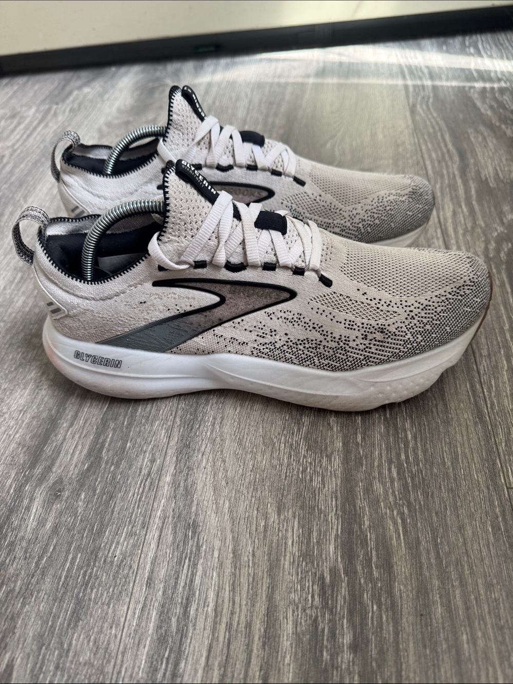 Brooks Women's White and Black Running Sneakers